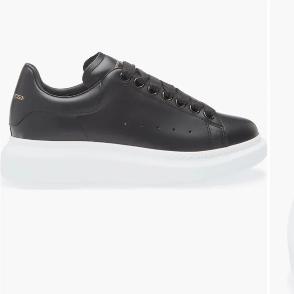 Alexander McQueen oversized sneaker in good condition without box - Picture 1 of 2